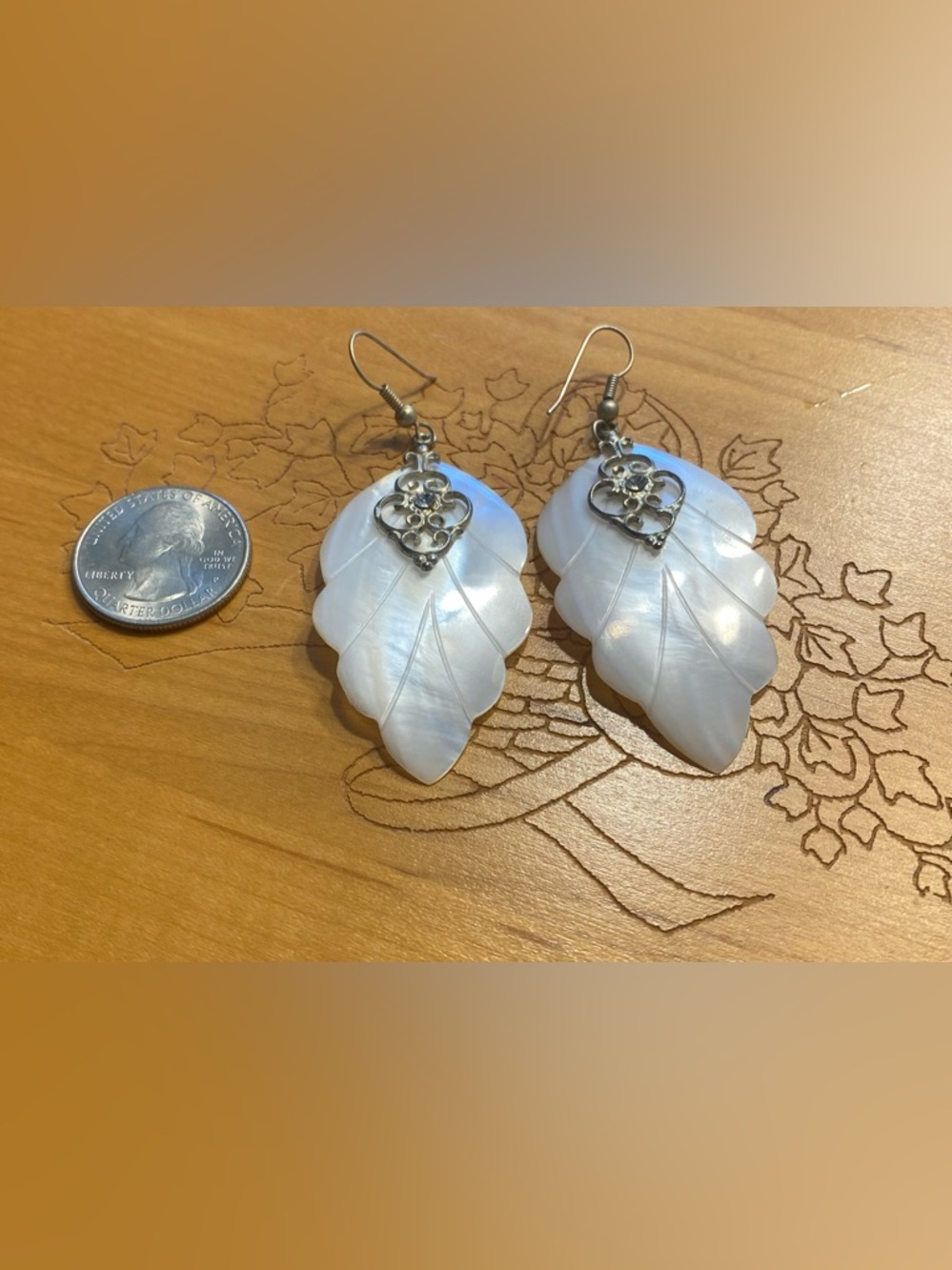 VTG Carved Mother of Pearl Leaf Earrings Silver Filigree Boho cottagecore